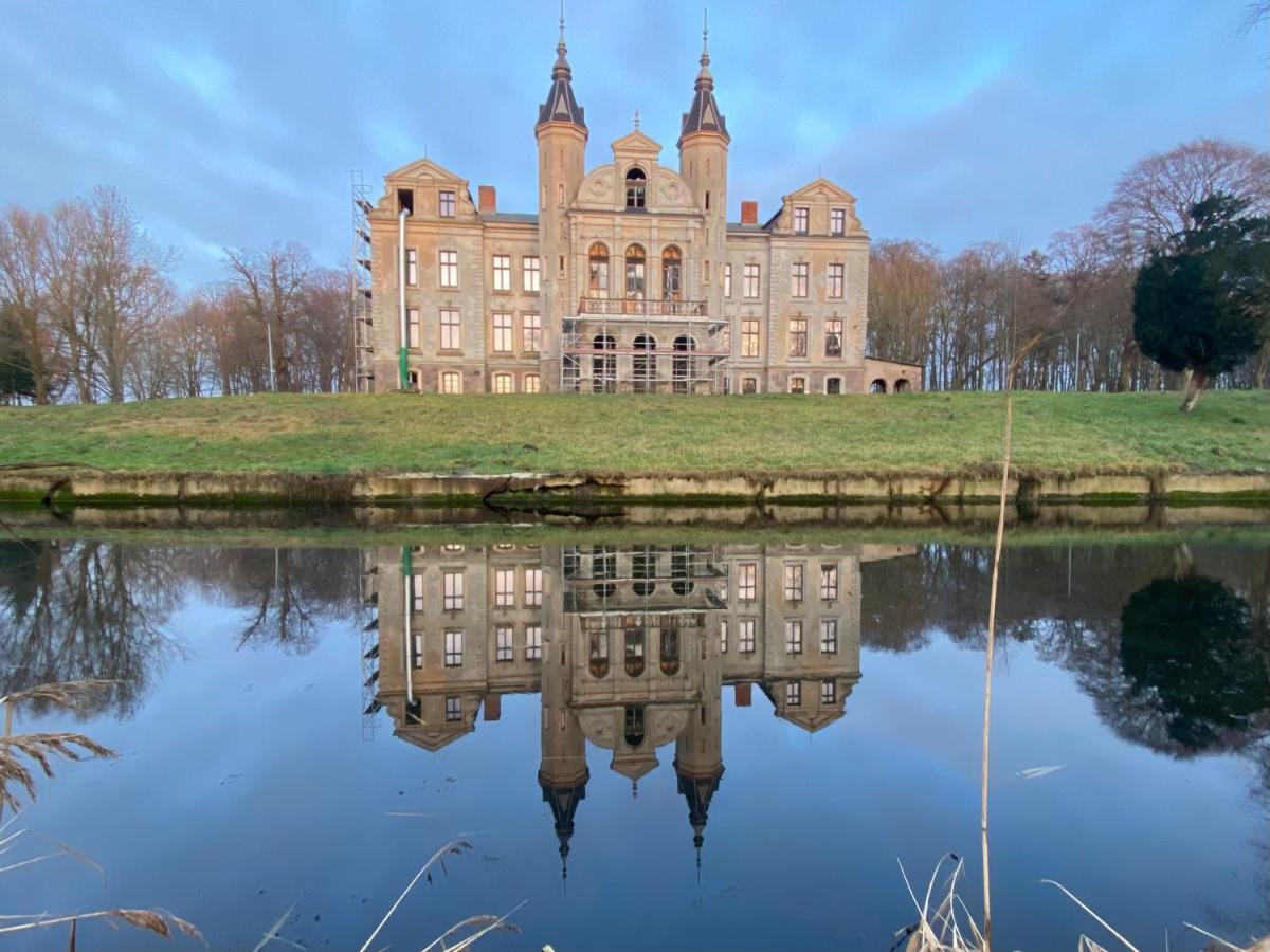 Hotel Am Schlosspark Mallin Buitenkant foto
