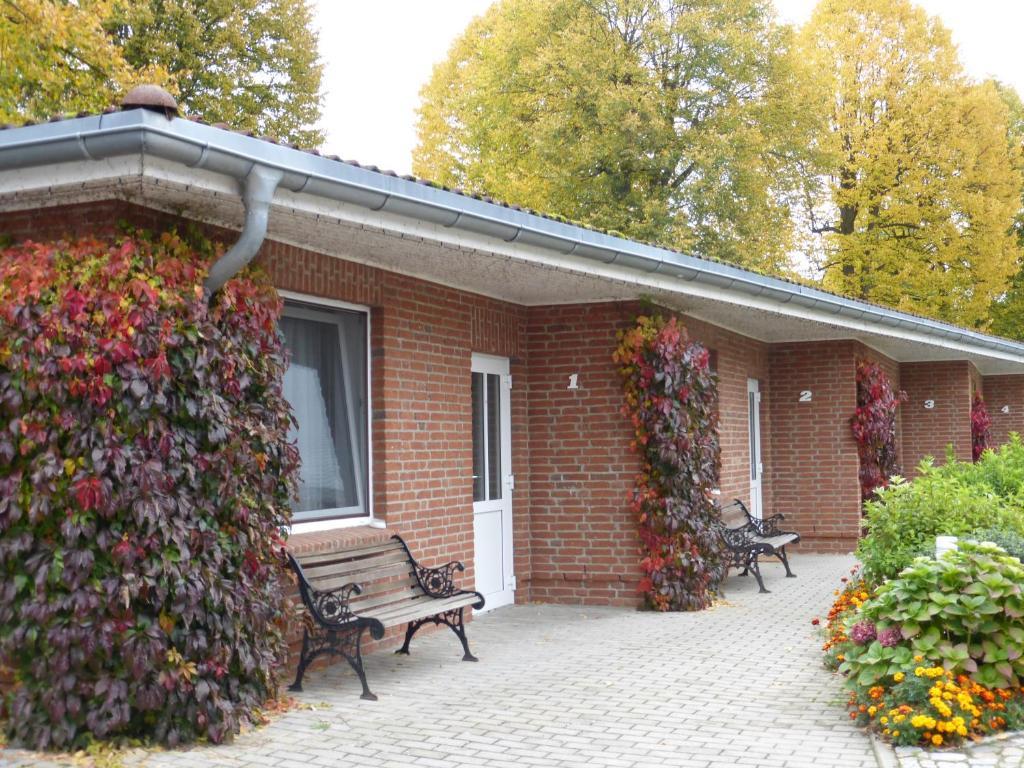 Hotel Am Schlosspark Mallin Buitenkant foto
